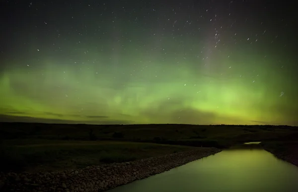 Northern Lights sobre o rio Saskatchewan — Fotografia de Stock