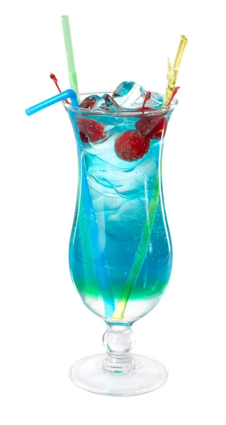 Blauw curacao cocktail op wit — Stockfoto