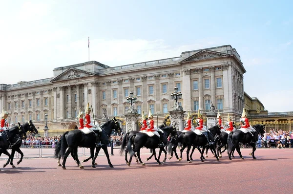 Mudando a guarda no Palácio de Buckingham — Fotografia de Stock