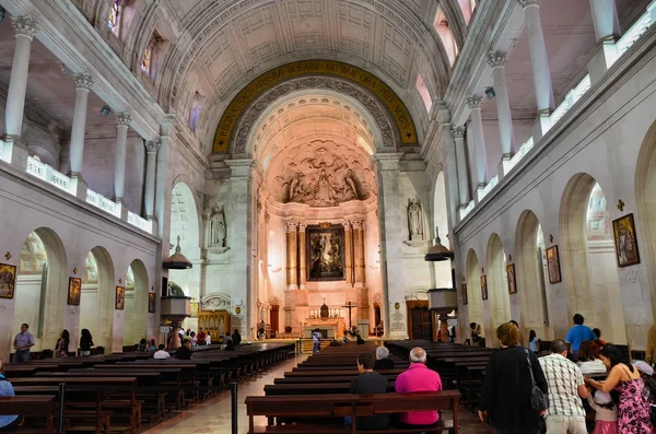 法蒂玛大教堂的内部 — 图库照片