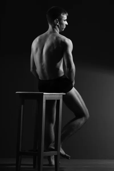 완벽 한 근육 질의 몸매와 강한 남자 — 스톡 사진