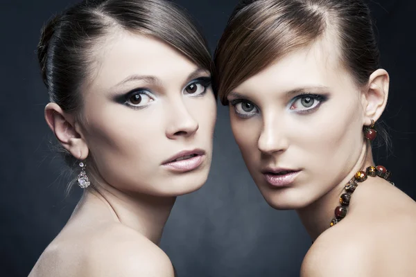 Two beautiful woman with bright trendy makeup and jewelry — Stock Photo, Image