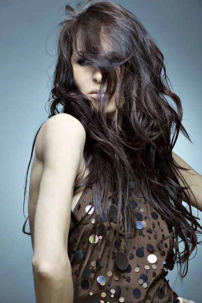壮大な髪と美しい女性のポートレート — ストック写真
