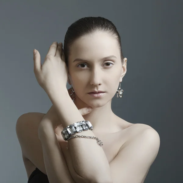 Beautiful woman with perfect skin in the jewelry — Stock Photo, Image