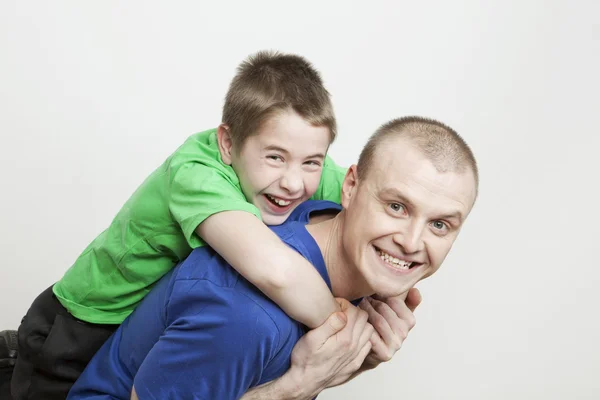 Portrait of beautiful smiling family: father and son — Stock Photo, Image