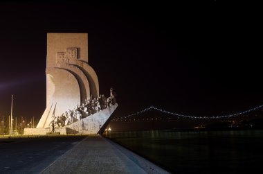 Padrão dos Descobrimentos by night