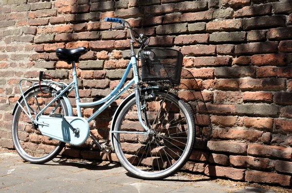 Bicicleta velha — Fotografia de Stock