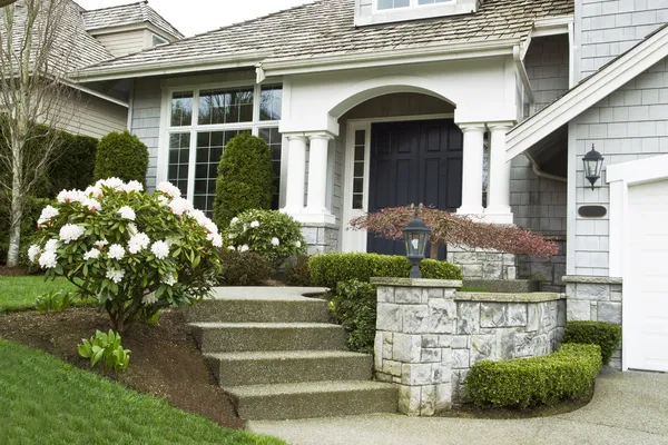 Home Entrance during Spring — Stock Photo, Image