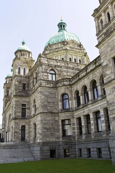 Vista lateral del edificio capital de Victoria Canadá — Foto de Stock