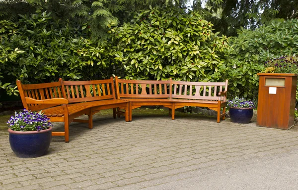 Joining Cedar Benches in Rest Area — Stock Photo, Image