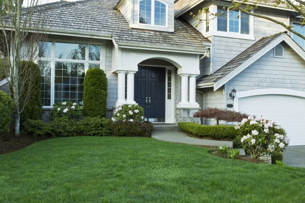 Front Yard in Spring Season Flowers — Stock Photo, Image