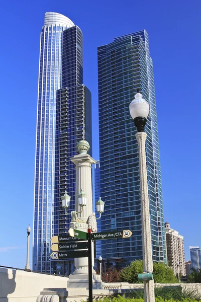 Высокие здания Кондо в Чикаго — стоковое фото