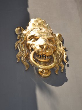 doorknocker aslan