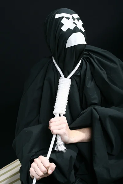 Czarny mime sznurem na szyi — Zdjęcie stockowe
