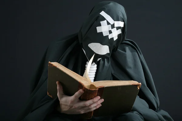 Czarny mime z pustym książki — Zdjęcie stockowe
