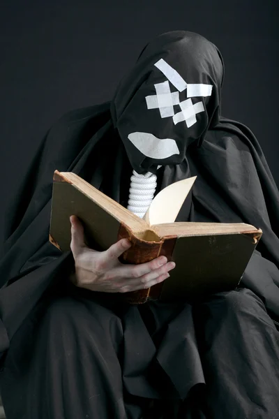 Czarny mime z pustym książki — Zdjęcie stockowe