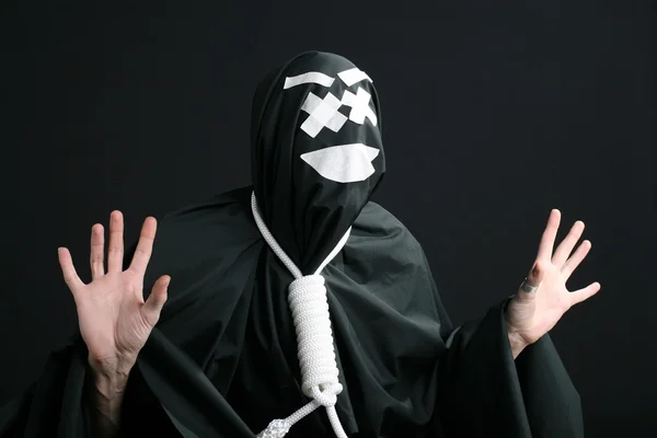 Zwarte mime met touw op nek — Stockfoto