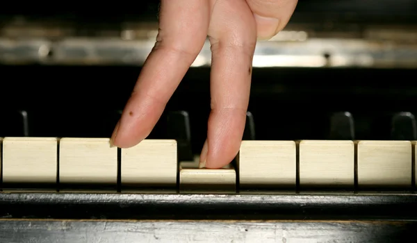 Tocar piano — Fotografia de Stock