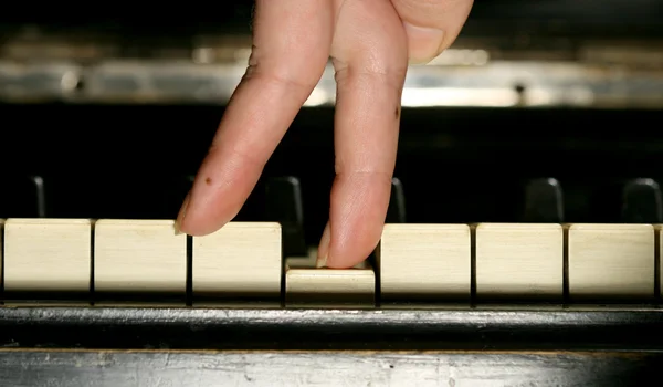 Tocando piano — Foto de Stock