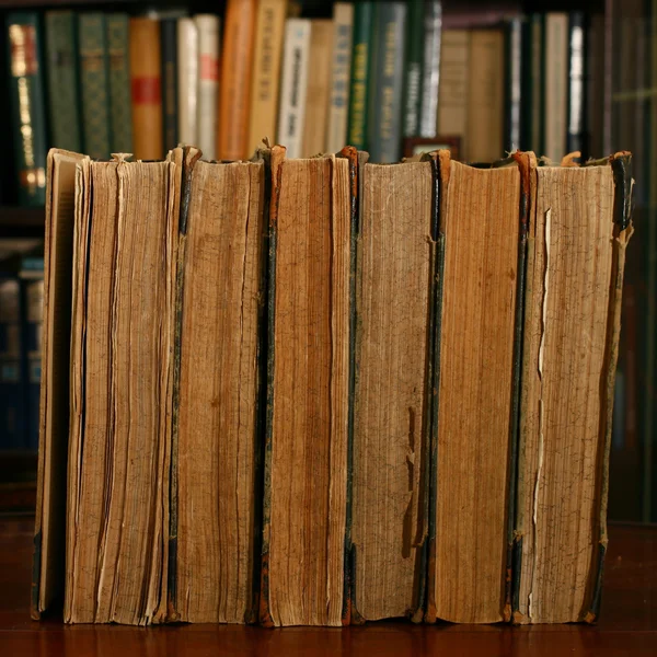 Libros en la mesa — Foto de Stock