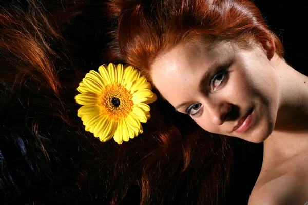 髪黄色の花 — ストック写真