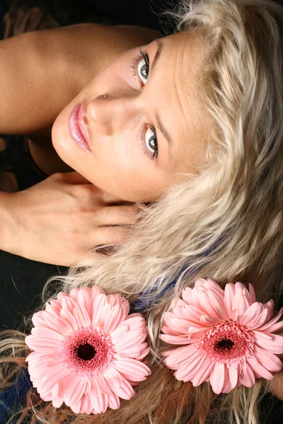 Дівчина Ажурна з квіточками — стокове фото