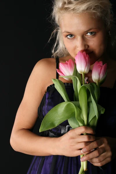 Menina e tulipas — Fotografia de Stock