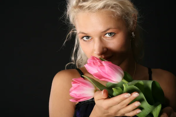 Dívka a tulipány — Stock fotografie