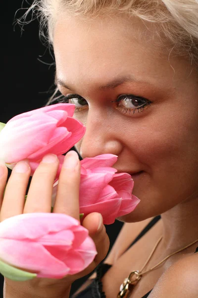 Dziewczyna i tulipany — Zdjęcie stockowe