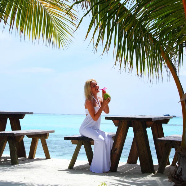 Woman in a tropical cafe — Stock Photo, Image