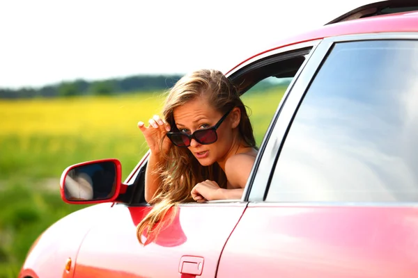 Kobieta w samochodzie czerwony Obraz Stockowy