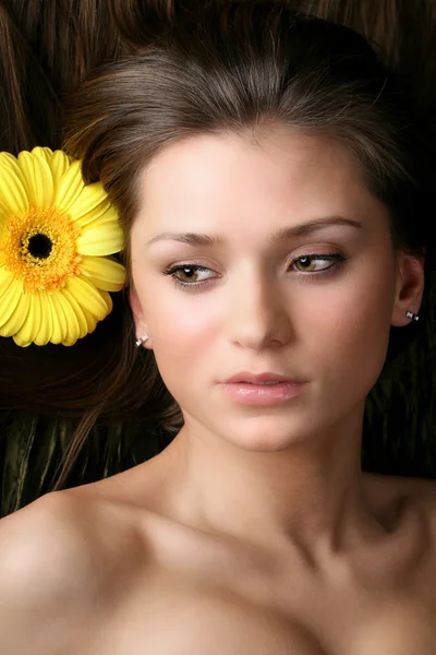 Hair yellow flowers — Stock Photo, Image