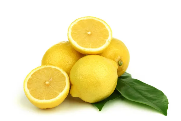 Лимонів на білому — стокове фото