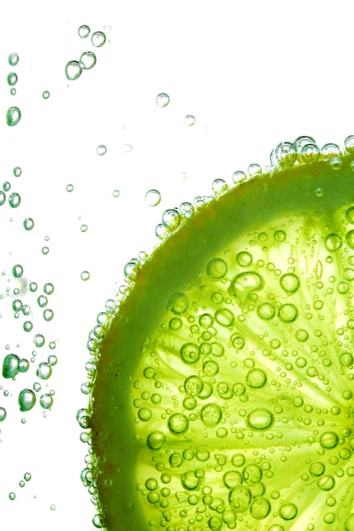 Lime slice in water — Stock Photo, Image