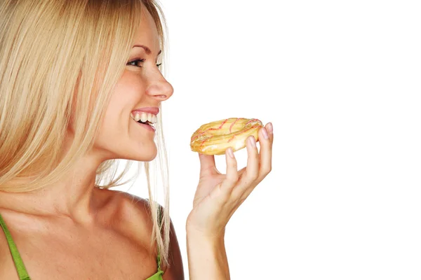 Femme manger un gâteau — Photo