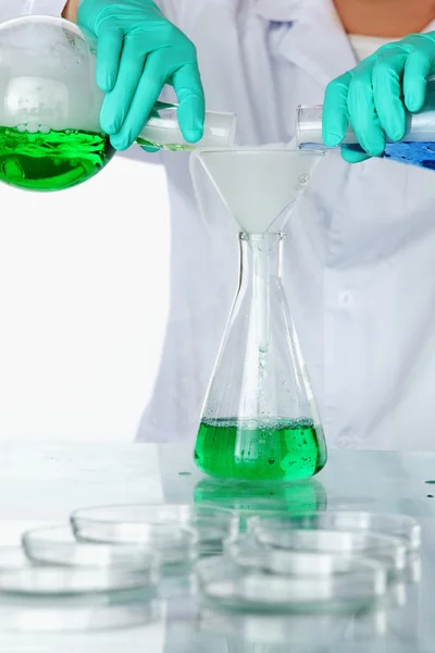 Хімічний експеримент — стокове фото