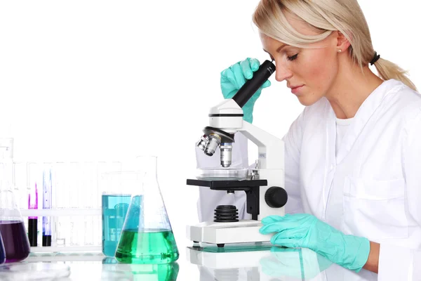 Mujer científica en laboratorio químico —  Fotos de Stock
