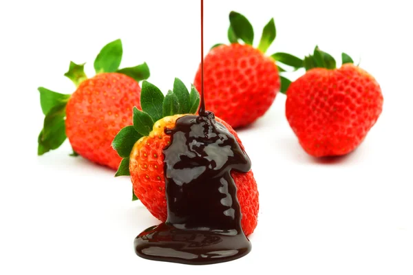 สตรอเบอร์รี่ในช็อคโกแลต — ภาพถ่ายสต็อก