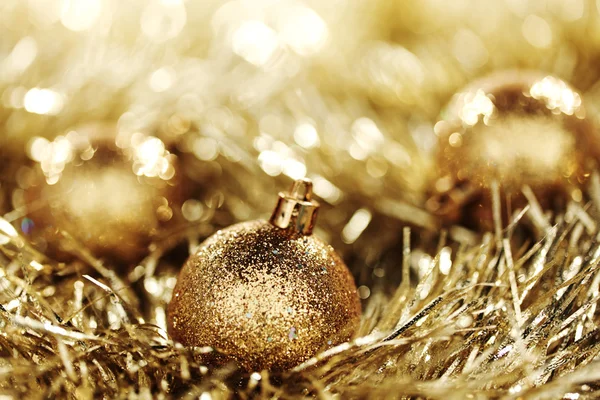 Zlatý vánoční koule — Stock fotografie