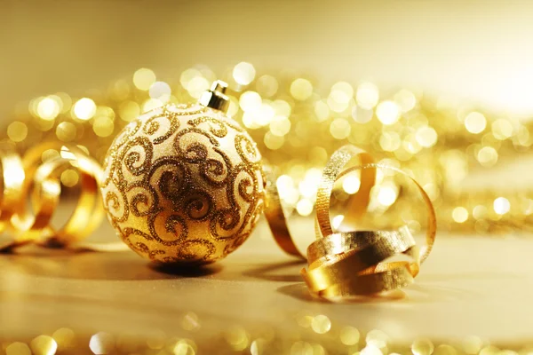 Tarjeta de Navidad de oro —  Fotos de Stock
