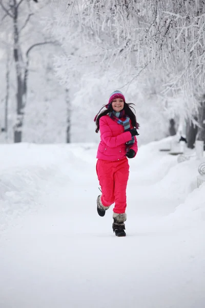 Woman in winter park — Stock Photo, Image