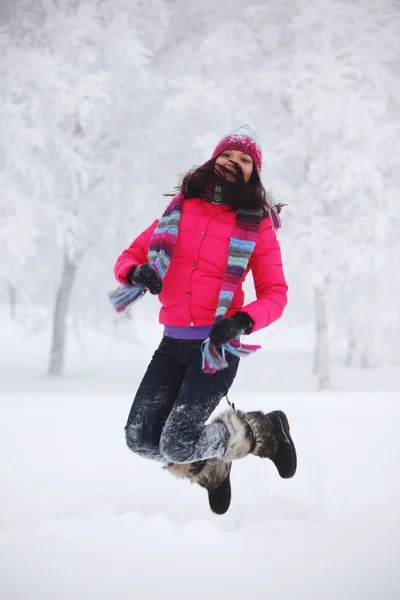Mulheres de inverno salto — Fotografia de Stock