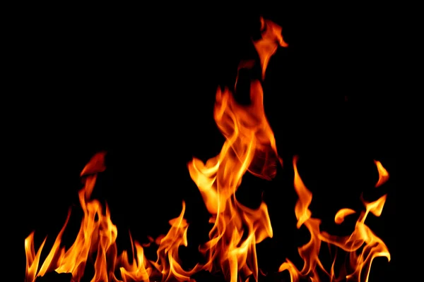 Огненное пламя рядом — стоковое фото