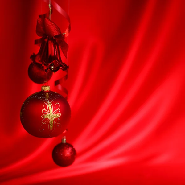 Punainen joulu pallo — kuvapankkivalokuva