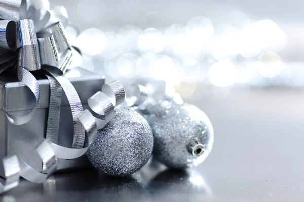 Presente de Natal de prata — Fotografia de Stock