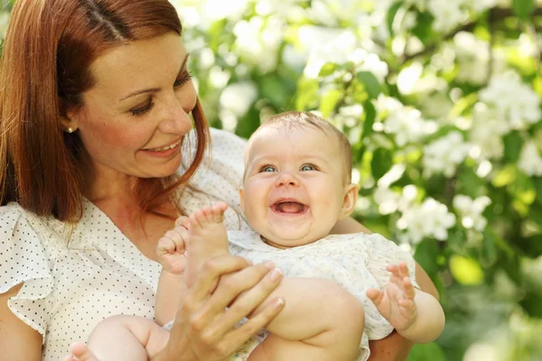 Mother and daughter close up portrait — Stock Photo, Image