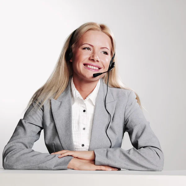 Mujer de negocios con auriculares — Foto de Stock