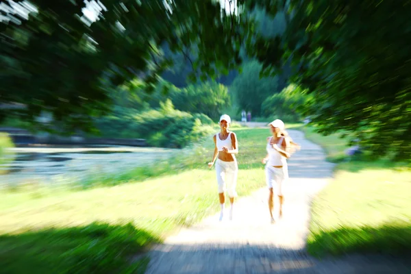 Las mujeres corren — Foto de Stock