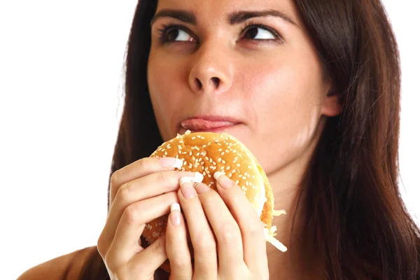Nő enni burger — Stock Fotó