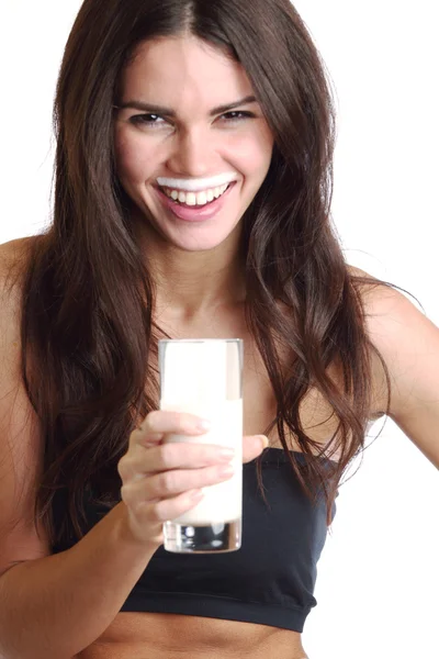 Mulher bebe iogurte — Fotografia de Stock